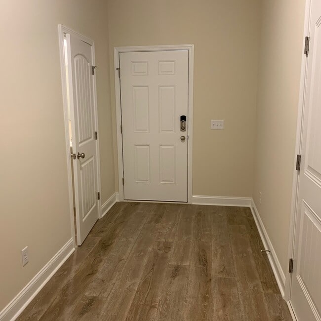 Building Photo - Cute 3 bedroom 2 bath