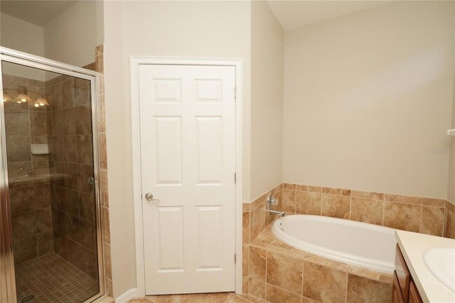 Building Photo - 622 Breezeway Ct