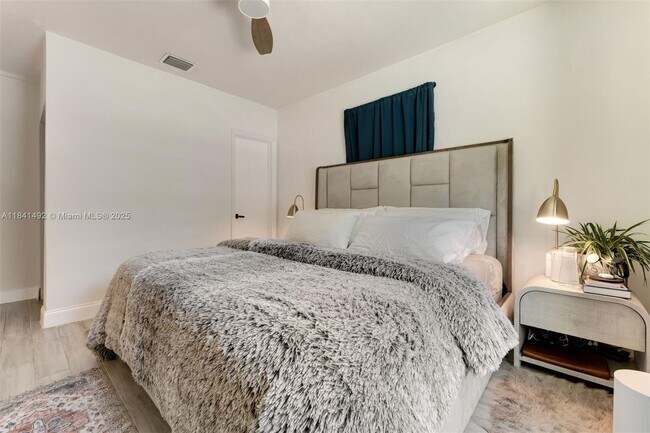 Building Photo - 1355 Biarritz Dr