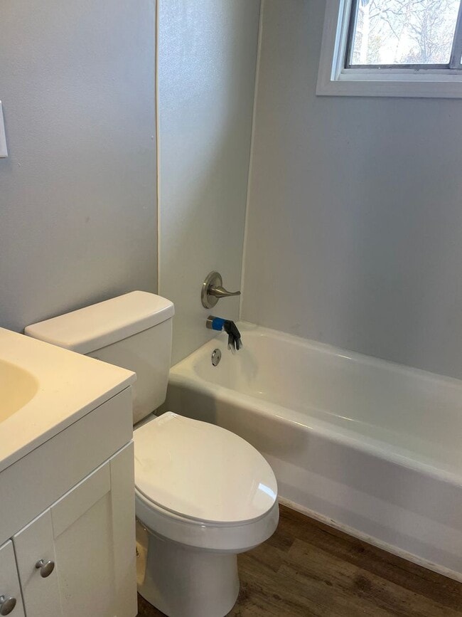 Building Photo - Newly Renovated One Bedroom