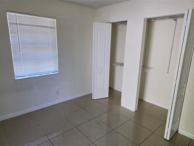 Building Photo - 433 SW 61st Terrace