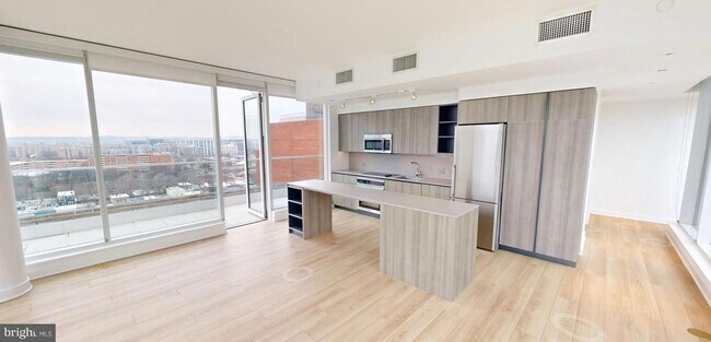 Building Photo - 1201 Half St SE