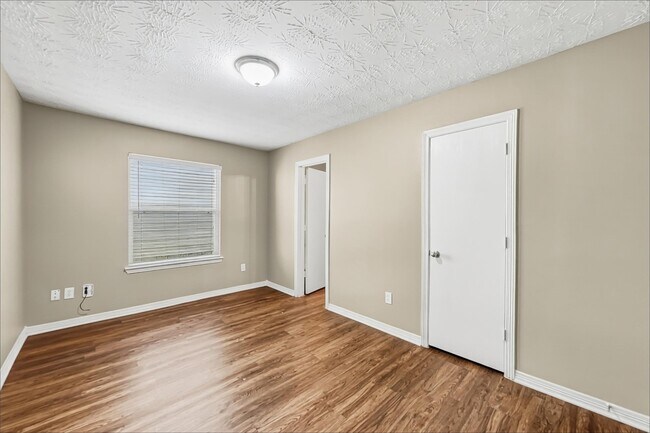 Building Photo - 5010 Deer Path Dr