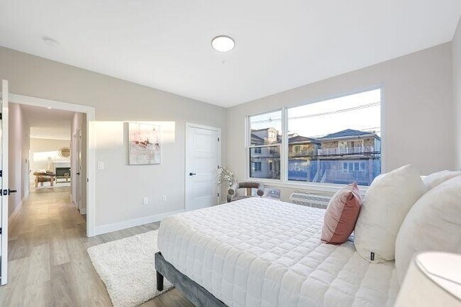 Building Photo - 304 61st St