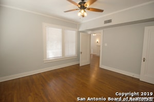 Building Photo - 131 E Ridgewood Ct