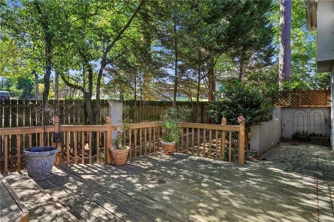 Building Photo - 1536 Oak Grove Rd