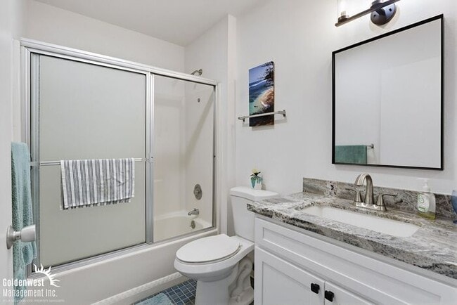 Building Photo - Charming 2Bdm 2Ba Apartment in the Heart of Hillcrest!