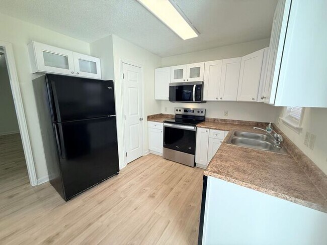 Building Photo - 1529 Crag Burn Ln