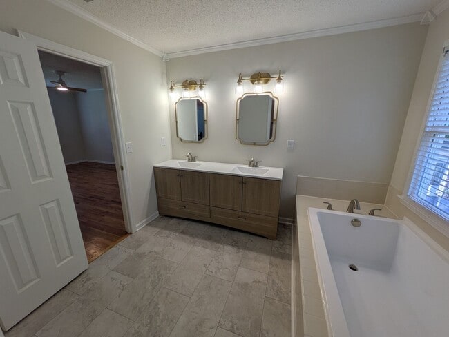 Building Photo - 2251 Nettlebrook Dr
