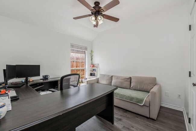 Building Photo - Beautiful 3/2 House in Edelweiss Estates! ...