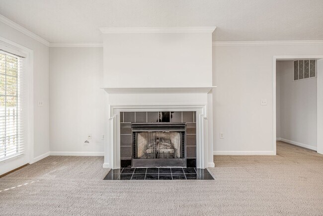 Building Photo - 3 Bedroom Lake View Condo on McFayden Lake with Lakeviews