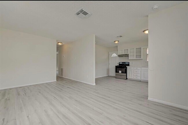 Building Photo - 4222 Sevan St