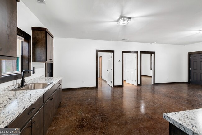 Building Photo - 620 Stiles Rd