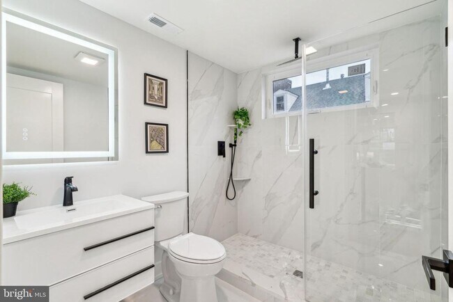 Building Photo - 1106 N Bodine St