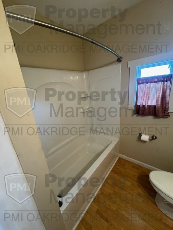 Building Photo - Country 2 Bedroom Apartment with 1 Car Garage