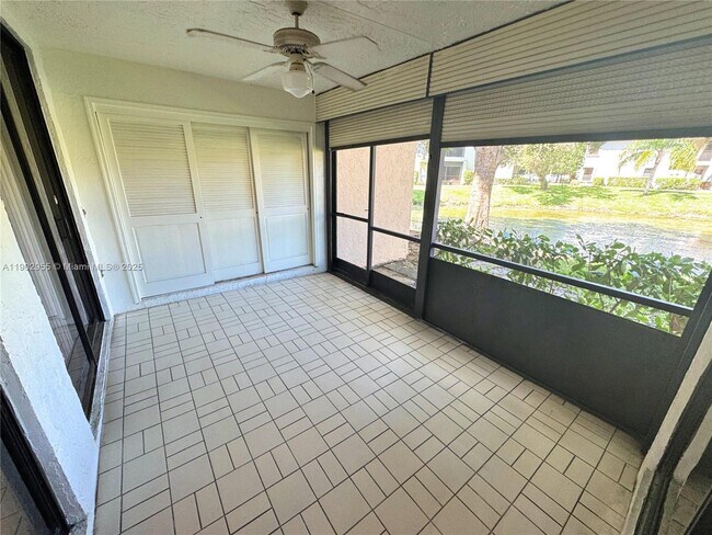 Building Photo - 2635 Carambola Cir N