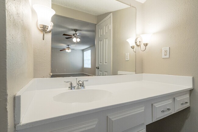 Building Photo - 1121 Via Del Rey