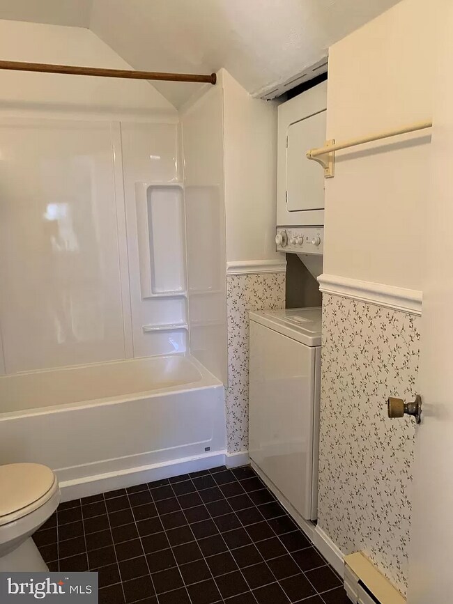 Building Photo - 7007 Edgemont Rd