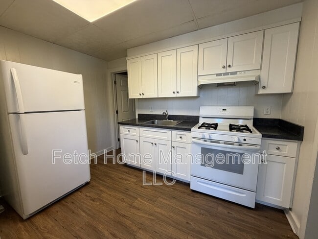 Building Photo - 233 S 4th St