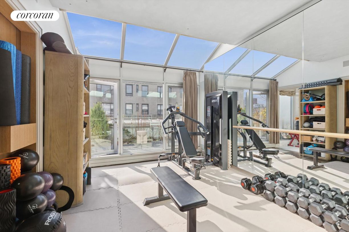 Building Photo - 190 Riverside Dr