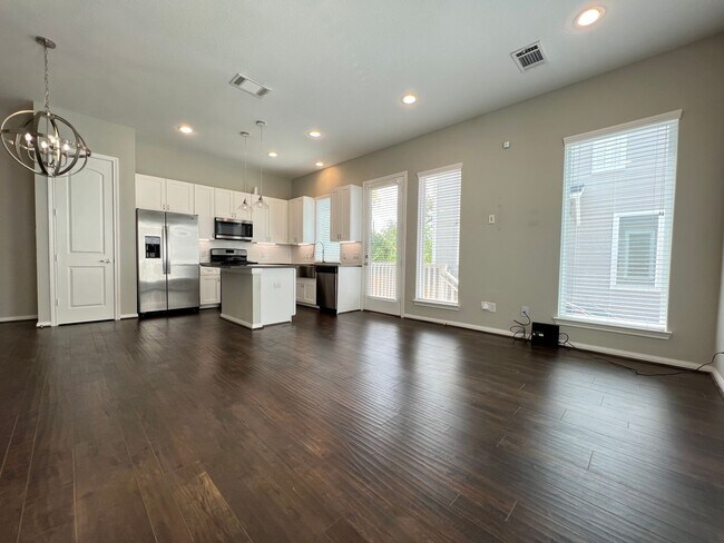 Building Photo - Introducing a stunning and impeccably main...