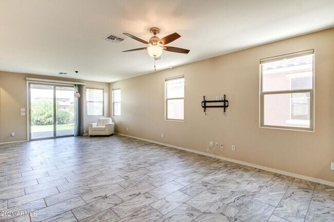 Building Photo - 40876 W Tamara Ln