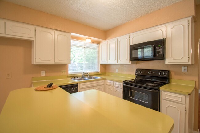 Building Photo - Charmer in Arlington