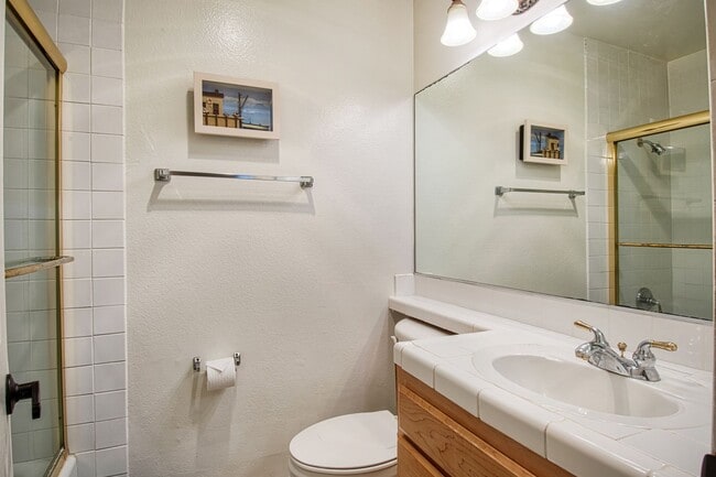Building Photo - 3703 Seashore Dr