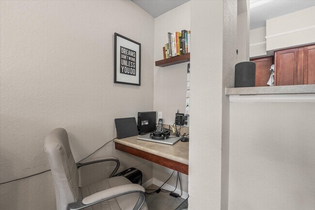 Building Photo - 2801 Chancellorsville Dr