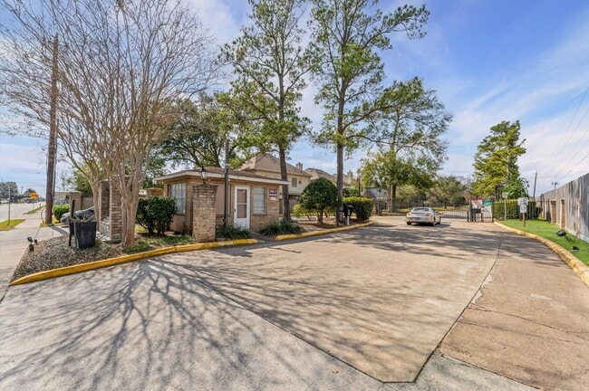 Building Photo - 2800 Jeanetta St