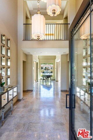 Building Photo - 1209 Via Aracena