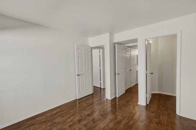 Building Photo - 45 N Phyllis