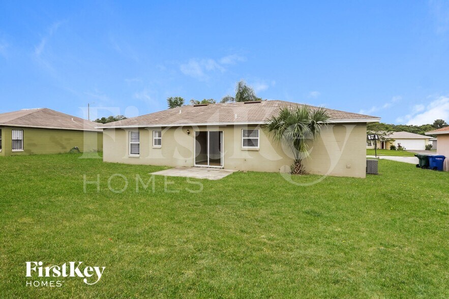 Building Photo - 708 17th St NE