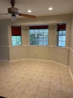 Building Photo - 1000 Rural St