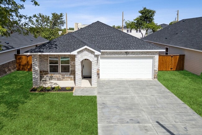 Building Photo - Modern 4-Bedroom Retreat with Patio Deck &...