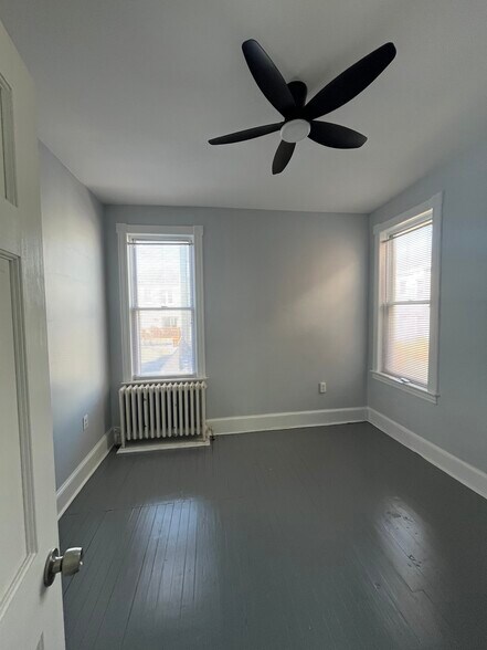 Building Photo - 656 L St NE