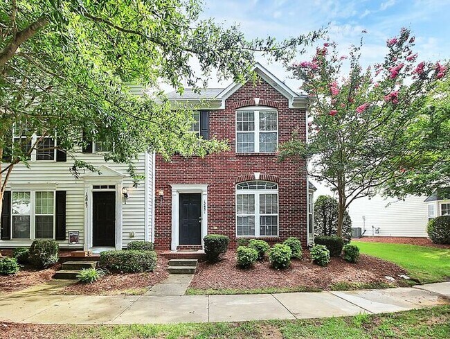 Building Photo - 2BD/2.5BA End Unit Townhome in Blakeney Greens!