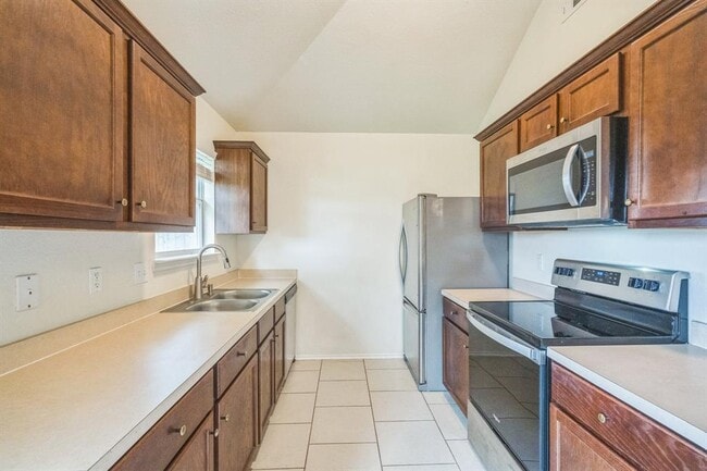 Building Photo - 224 Amber Ln