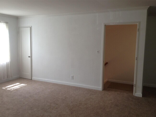 Building Photo - 293 Manville Rd