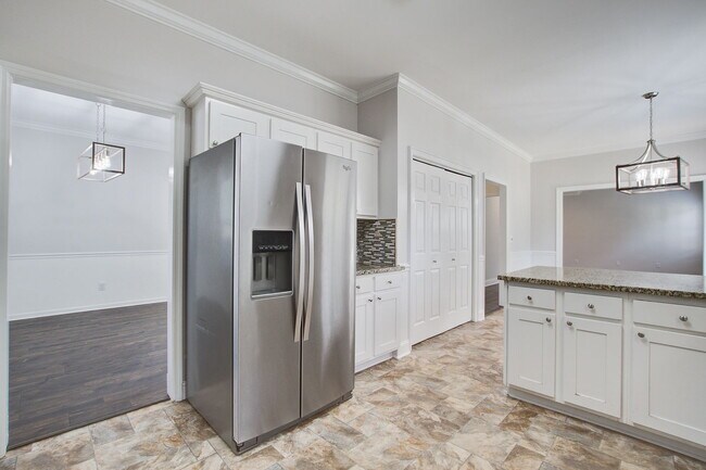 Building Photo - 207 N Pembroke Dr