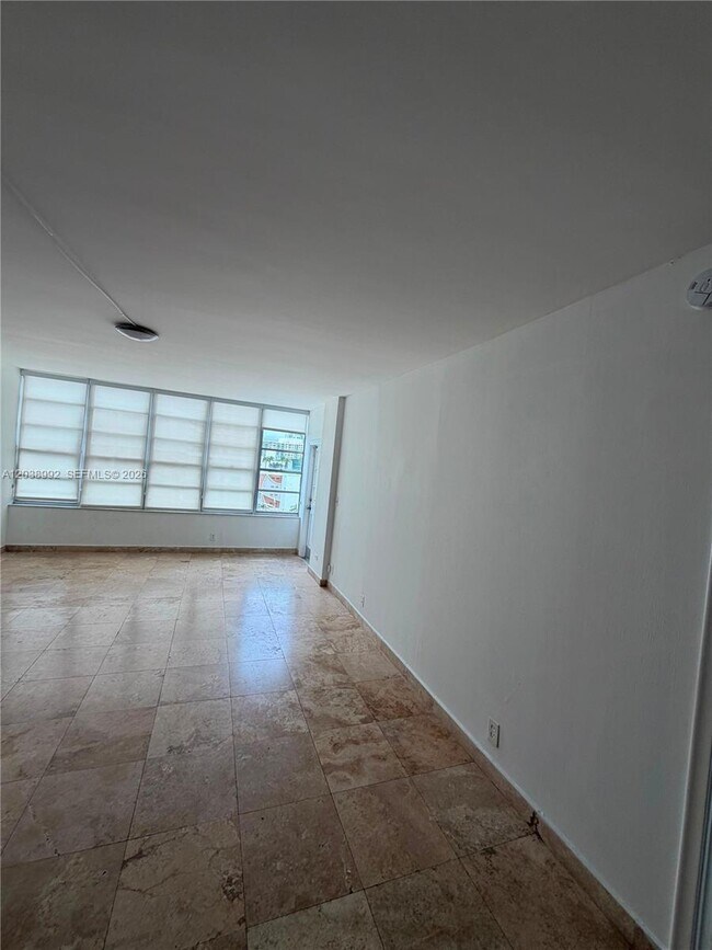 Building Photo - 1817 S Ocean Dr
