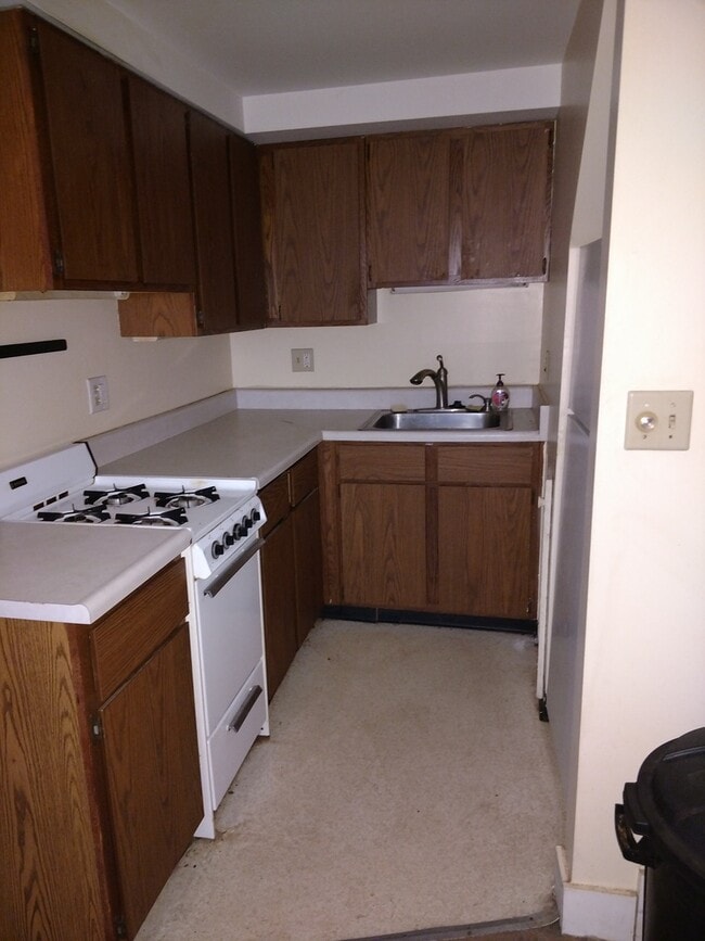 Building Photo - 321 E Cross St