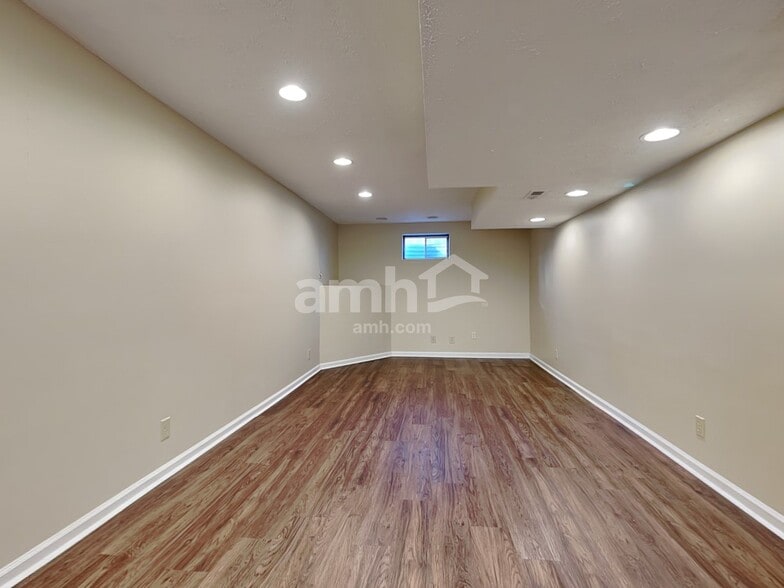 Building Photo - 25 Thorne Hill Dr