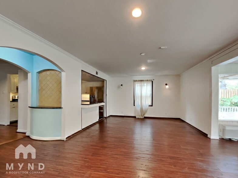 Building Photo - 6907 Schiller St