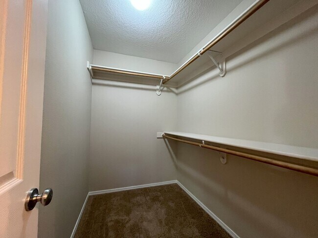 Building Photo - Charming 3-Bedroom Home with Open Layout, ...
