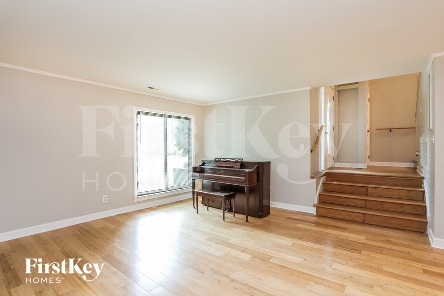 Building Photo - 104 Solway Ct