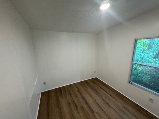 Building Photo - Doublewide in Princeville - Private locati...
