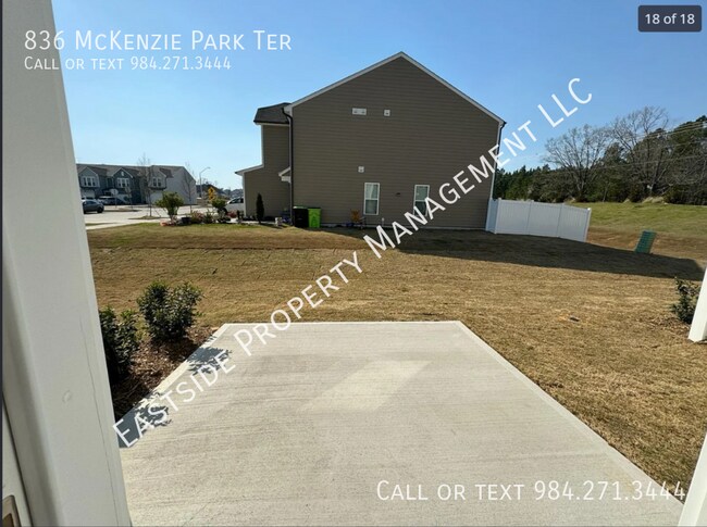 Building Photo - 836 McKenzie Pk Ter