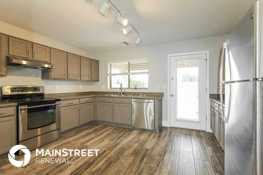 Building Photo - 15245 W Bola Dr