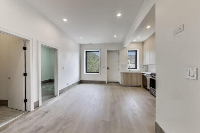Building Photo - 2 bedroom in Chicago IL 60647